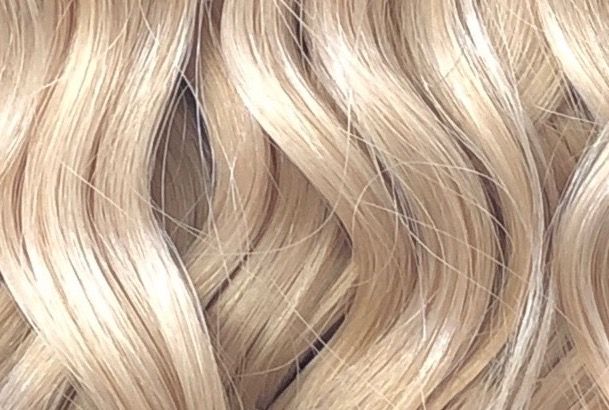 Aschhellblond gewelltes Echthaar, Farbe 614, 60cm, 50 Strähnen